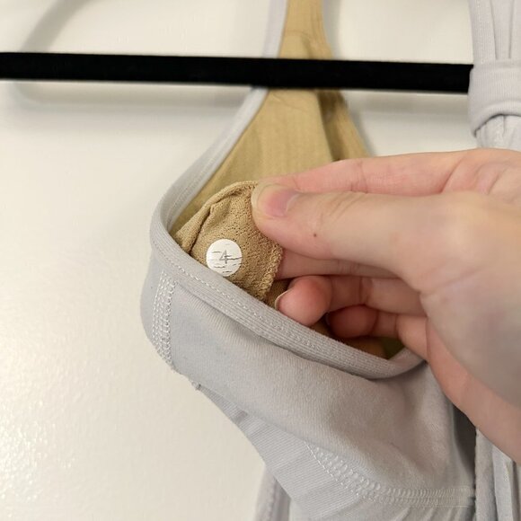 Lululemon 2 in 1 Cool Racerback Tank Silver White Size 4 - Picture 4 of 4